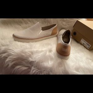 UGG fashionable sneaker